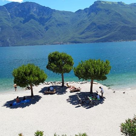 Appartamento Casa Vacanze Spiaggia D'Oro Дезенцано-дель-Гарда Экстерьер фото