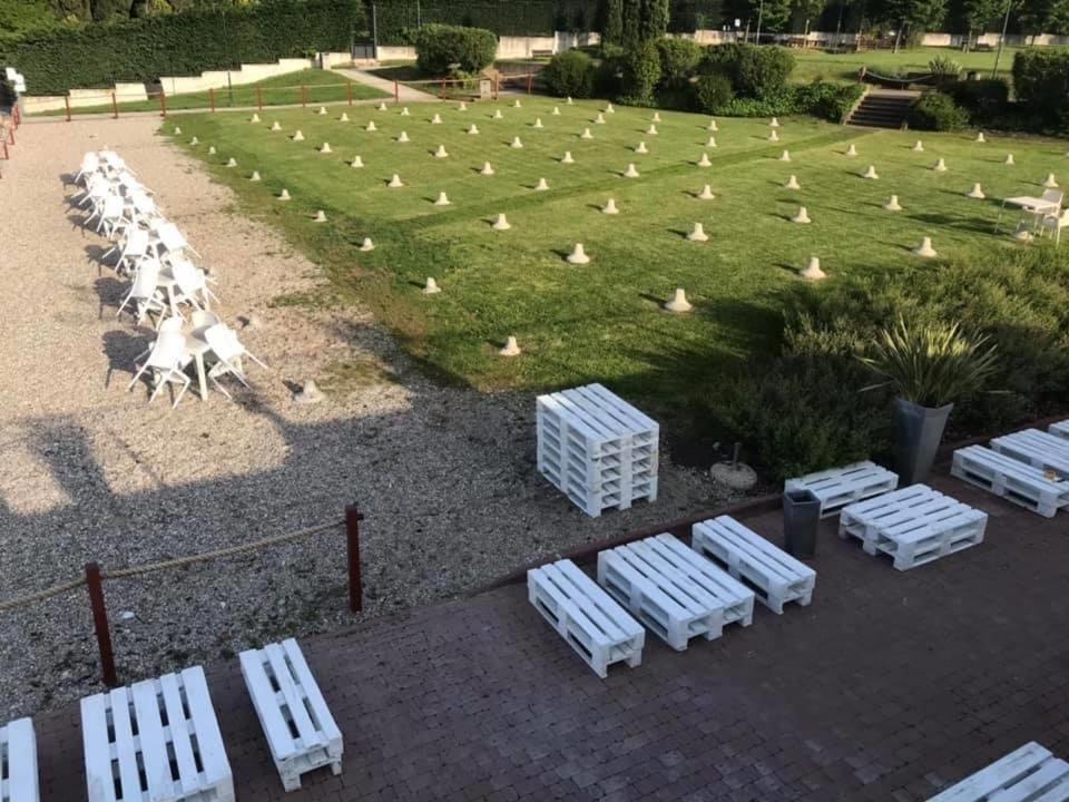 Appartamento Casa Vacanze Spiaggia D'Oro Дезенцано-дель-Гарда Экстерьер фото