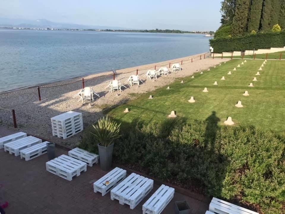 Appartamento Casa Vacanze Spiaggia D'Oro Дезенцано-дель-Гарда Экстерьер фото