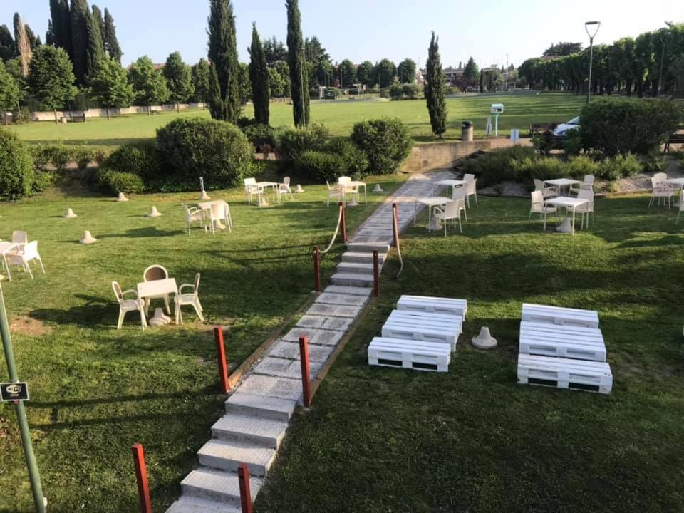Appartamento Casa Vacanze Spiaggia D'Oro Дезенцано-дель-Гарда Экстерьер фото