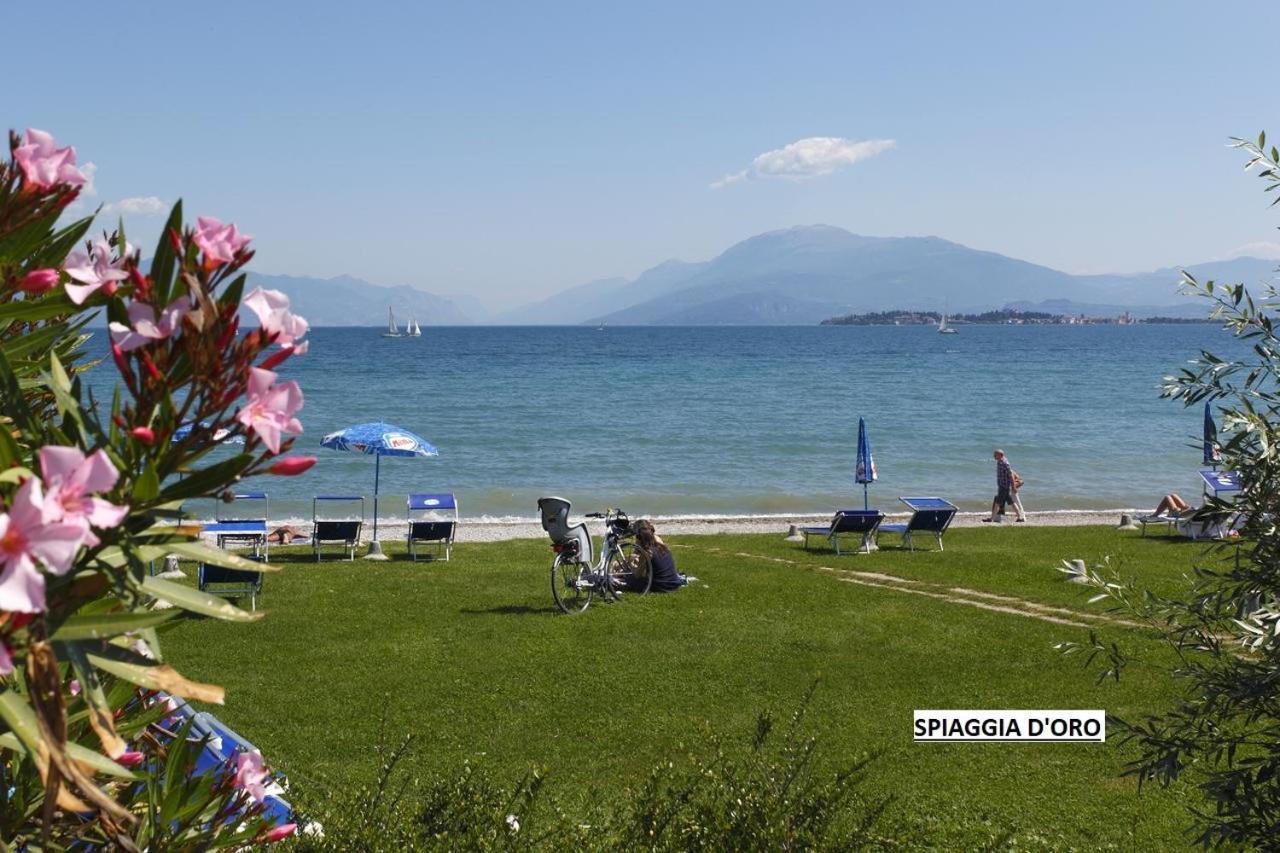 Appartamento Casa Vacanze Spiaggia D'Oro Дезенцано-дель-Гарда Экстерьер фото