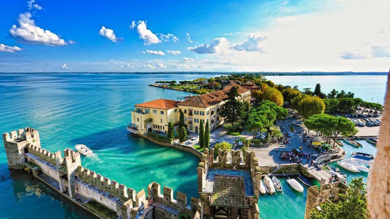Appartamento Casa Vacanze Spiaggia D'Oro Дезенцано-дель-Гарда Экстерьер фото