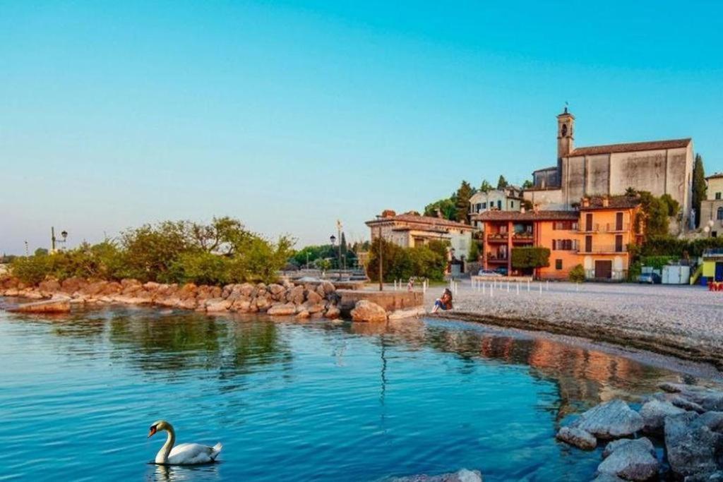 Appartamento Casa Vacanze Spiaggia D'Oro Дезенцано-дель-Гарда Экстерьер фото