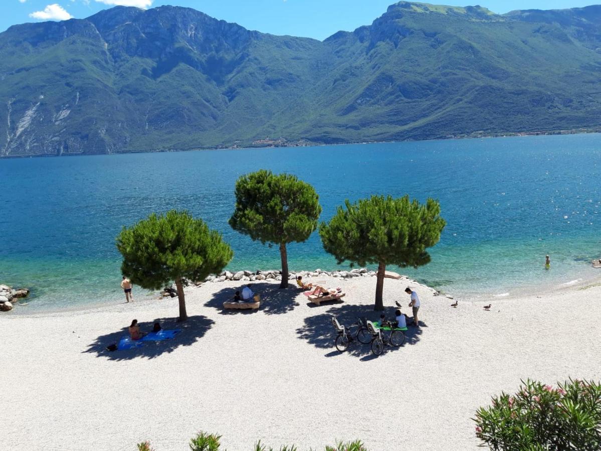 Appartamento Casa Vacanze Spiaggia D'Oro Дезенцано-дель-Гарда Экстерьер фото