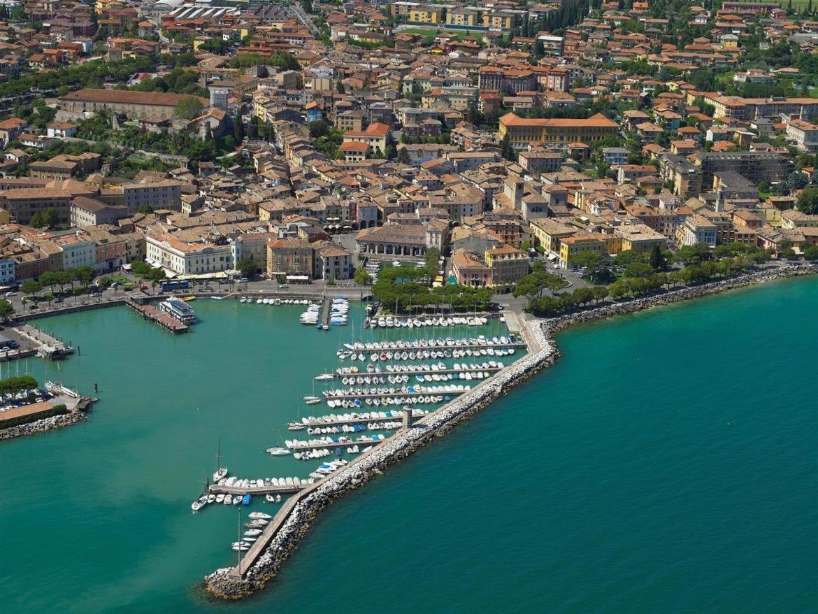 Appartamento Casa Vacanze Spiaggia D'Oro Дезенцано-дель-Гарда Экстерьер фото